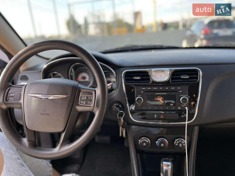 Седан Chrysler 200 2013 в Первомайске