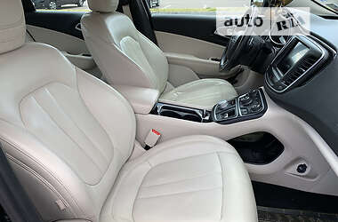 Седан Chrysler 200 2014 в 