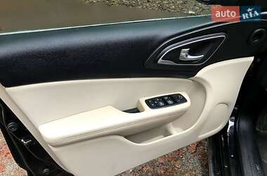 Седан Chrysler 200 2015 в Житомире