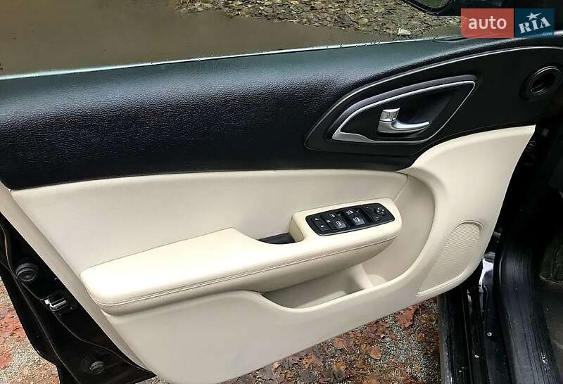 Седан Chrysler 200 2015 в Житомире