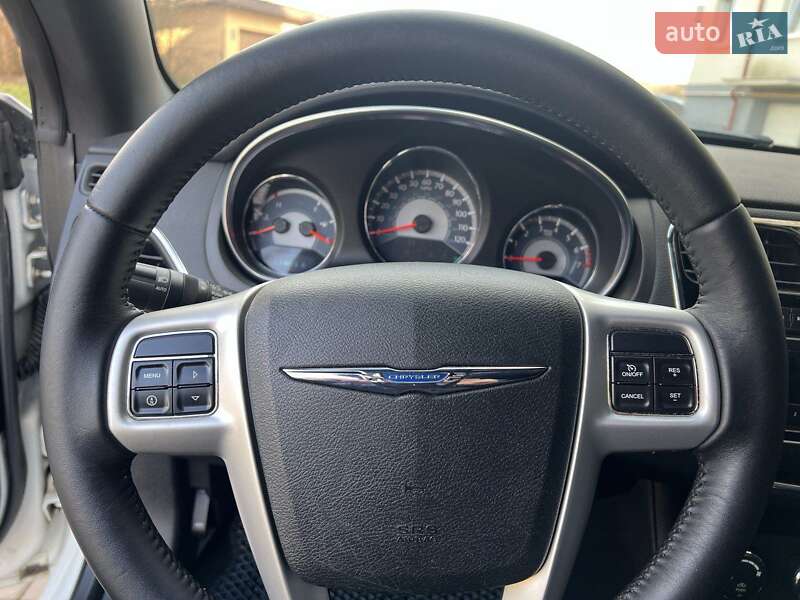 Кабріолет Chrysler 200 2011 в Києві