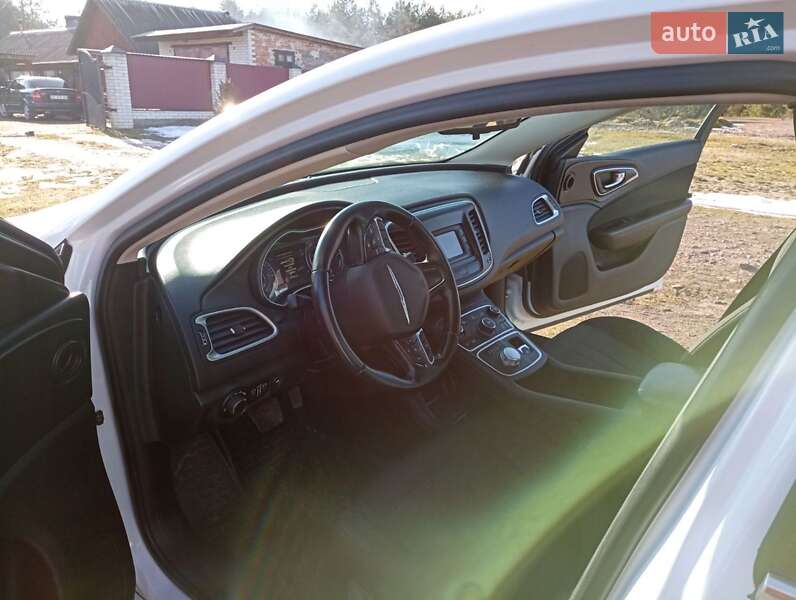 Седан Chrysler 200 2015 в Шептицькому