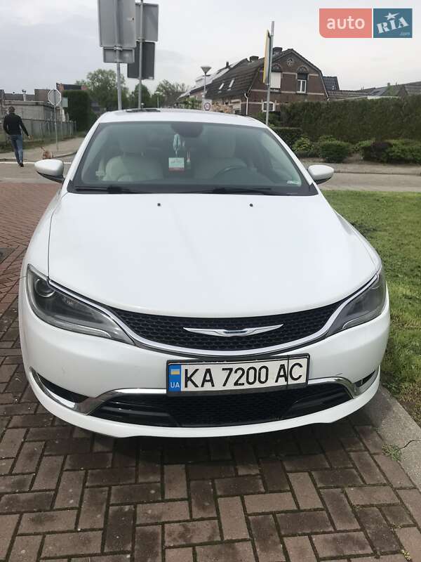 Седан Chrysler 200 2015 в Киеве