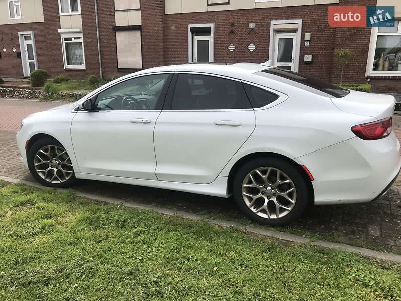 Седан Chrysler 200 2015 в Киеве