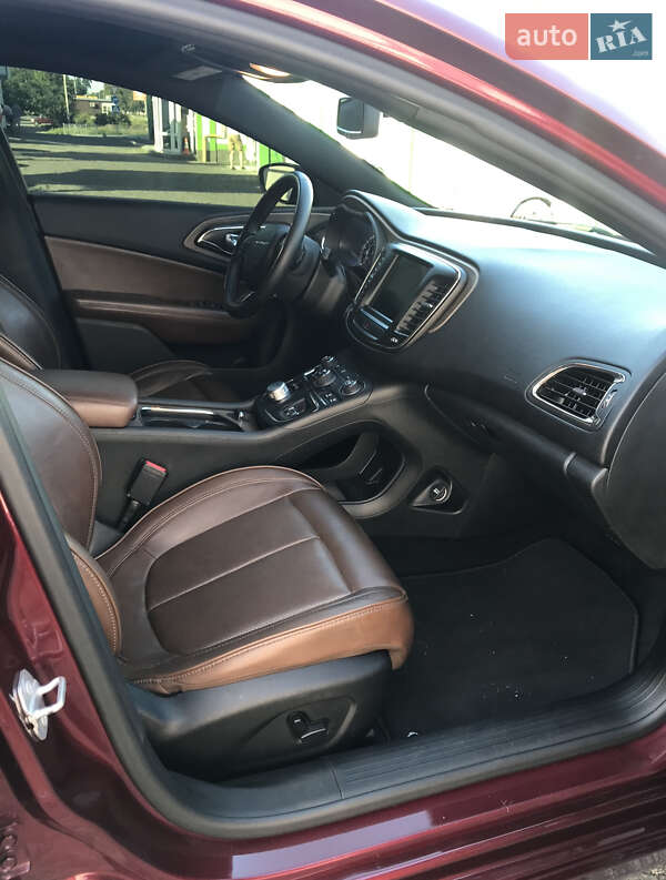 Седан Chrysler 200 2015 в Броварах