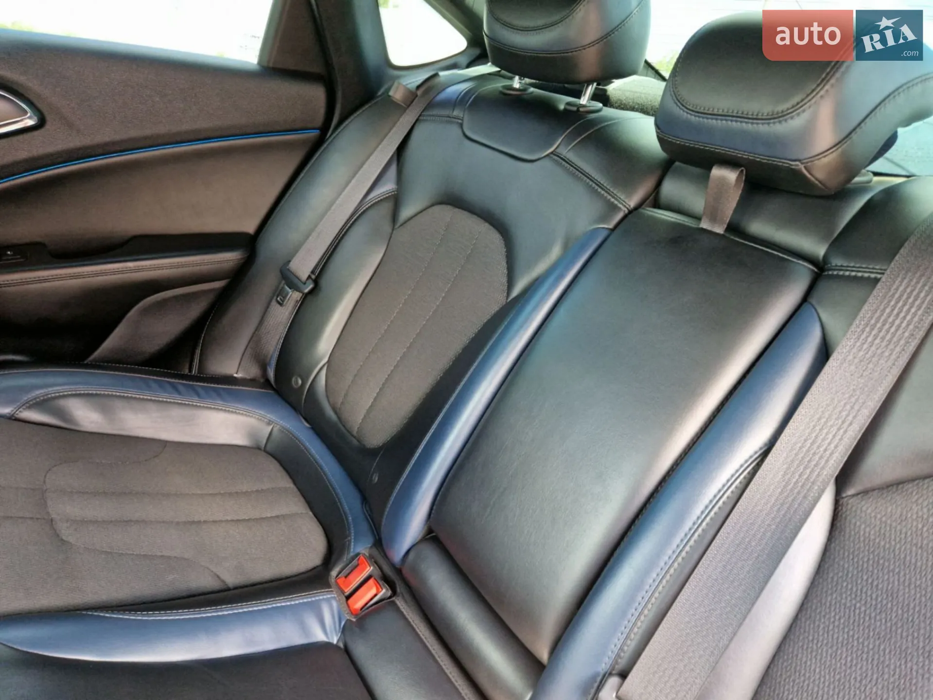 2015 Chrysler 200 - мініатюра 2