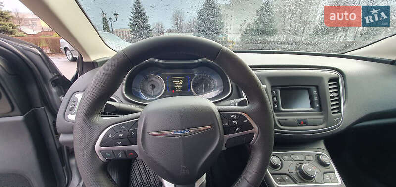 Седан Chrysler 200 2015 в Полтаві