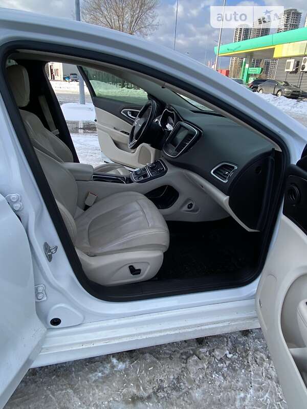 Седан Chrysler 200 2014 в Киеве