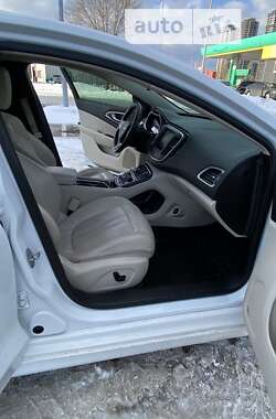 Седан Chrysler 200 2014 в 