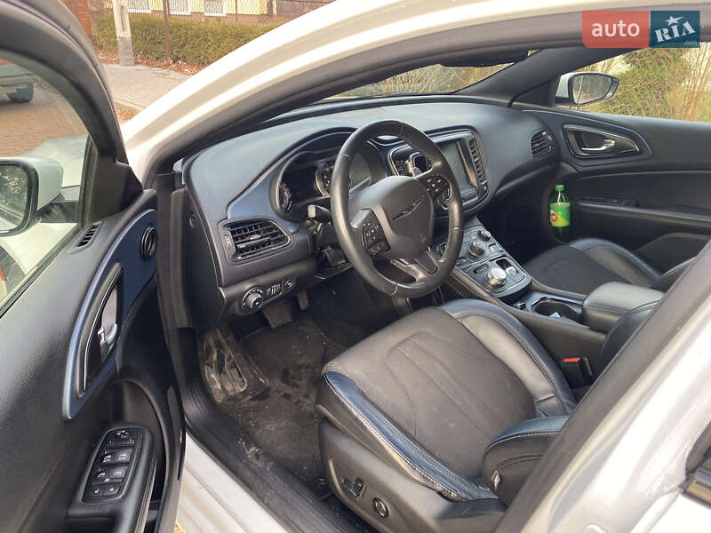 Седан Chrysler 200 2014 в Киеве