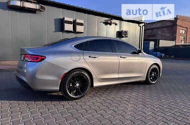 Седан Chrysler 200 2015 в Кривом Роге