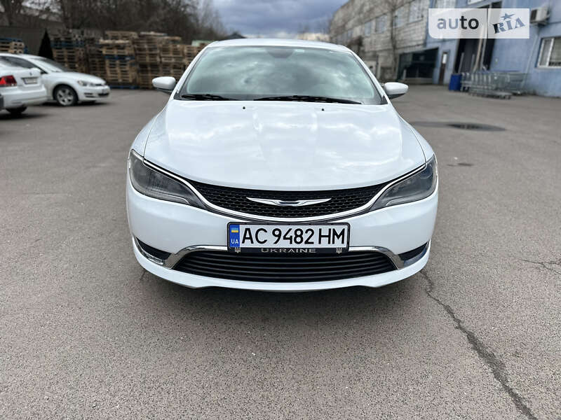 Седан Chrysler 200 2016 в Луцке