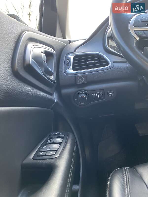 Седан Chrysler 200 2016 в Буске