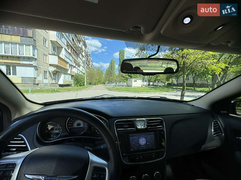Седан Chrysler 200 2013 в Киеве