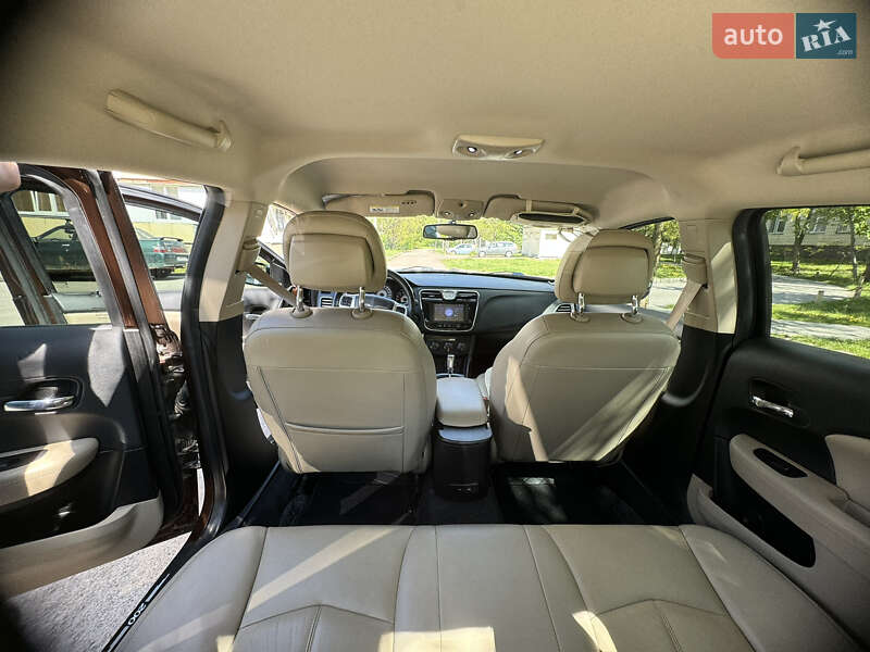 Седан Chrysler 200 2013 в Киеве