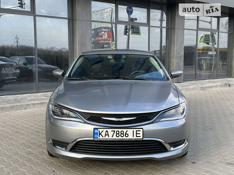 Седан Chrysler 200 2016 в Киеве