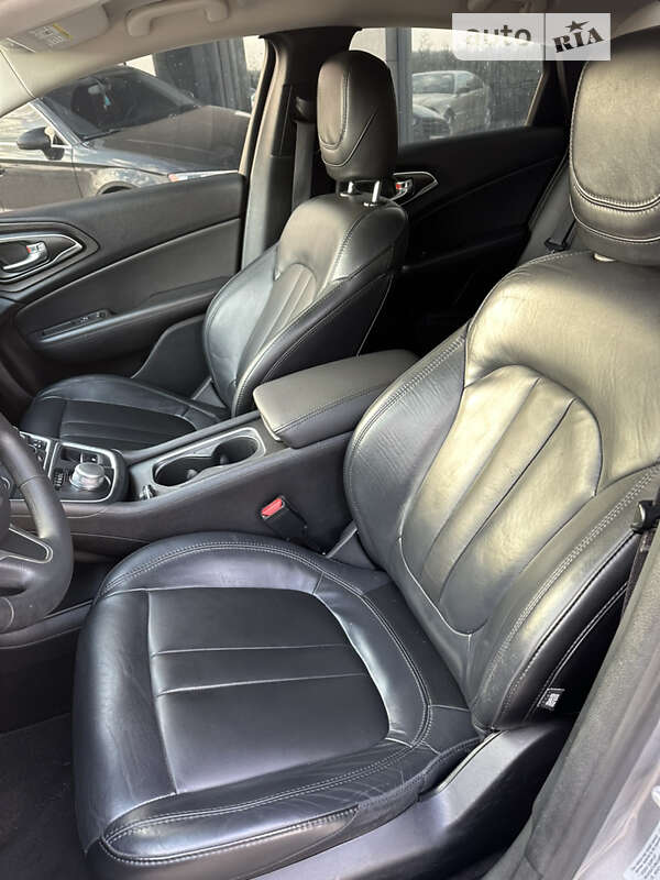 Седан Chrysler 200 2016 в Киеве