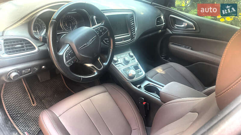 Седан Chrysler 200 2015 в Киеве