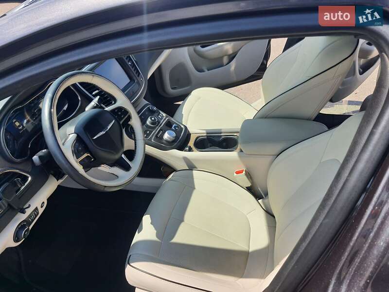 Седан Chrysler 200 2015 в Киеве