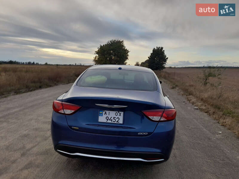 Хэтчбек Chrysler 200 2015 в Радомышле