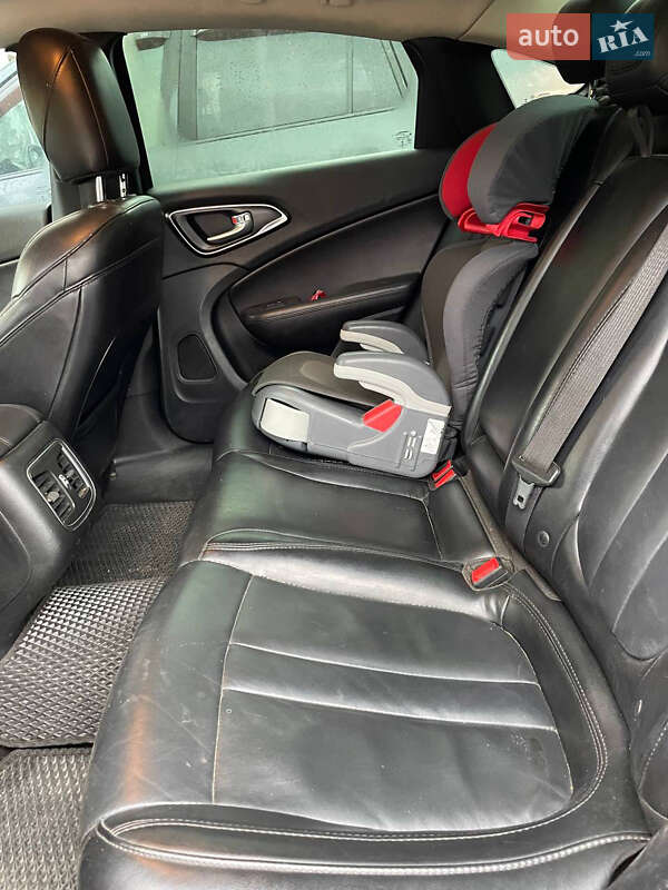 Седан Chrysler 200 2016 в Одесі