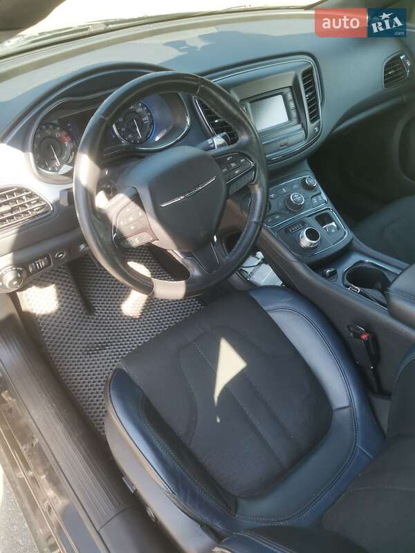 Седан Chrysler 200 2015 в Киеве