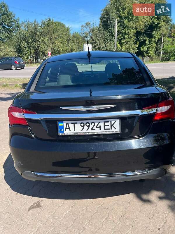 Седан Chrysler 200 2011 в Бурштыне