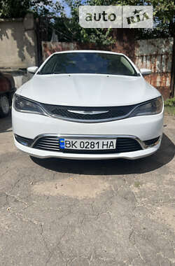 Седан Chrysler 200 2015 в Ровно