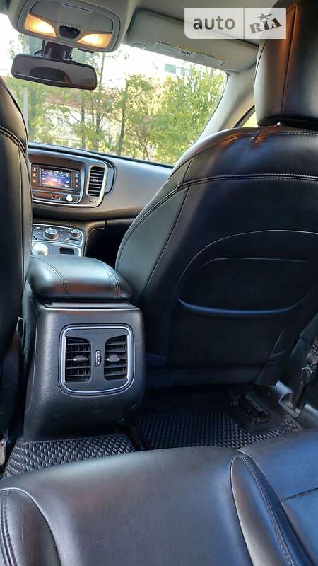 Седан Chrysler 200 2015 в Києві