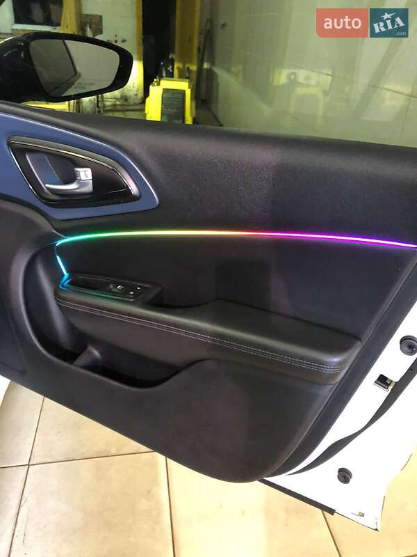 Седан Chrysler 200 2015 в Одессе