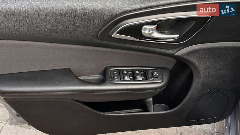 Седан Chrysler 200 2015 в Белой Церкви