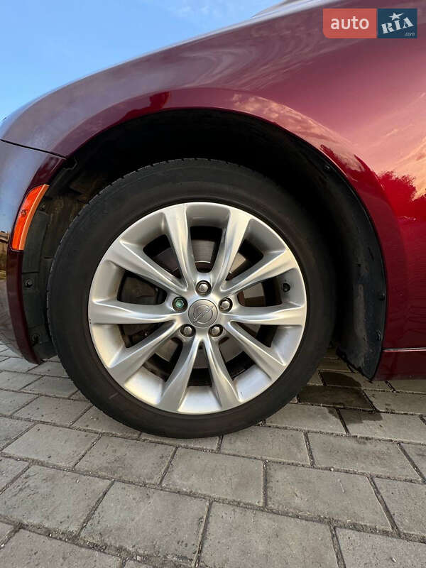 Седан Chrysler 200 2015 в Кривом Роге