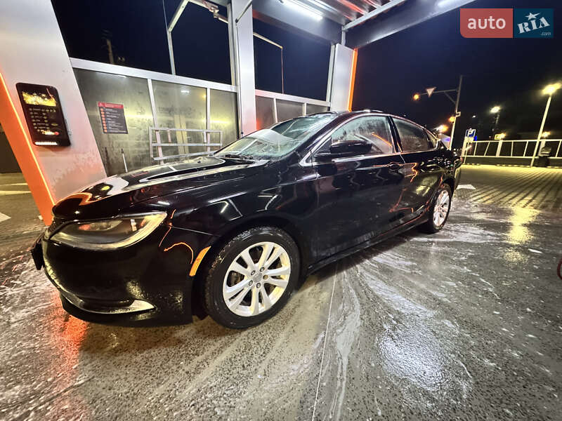 Седан Chrysler 200 2015 в Львові