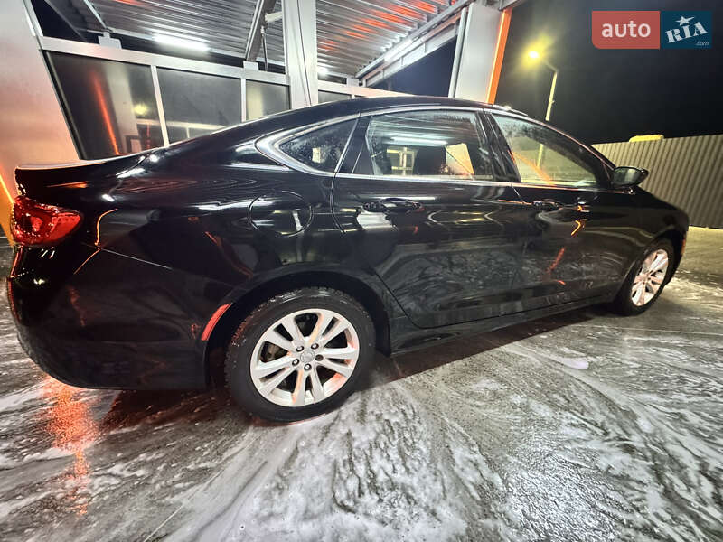 Седан Chrysler 200 2015 в Львові