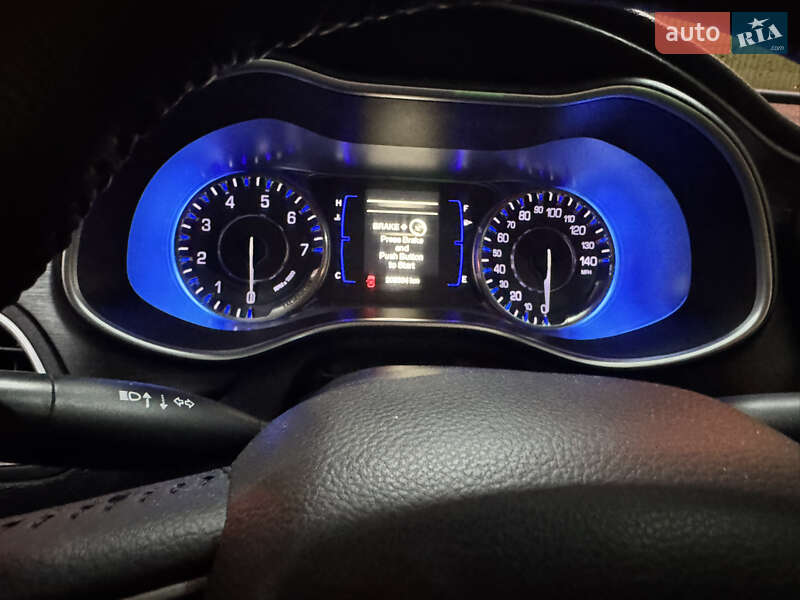 Седан Chrysler 200 2015 в Львові