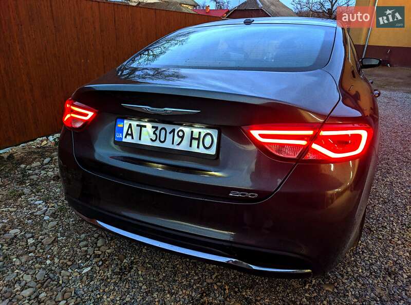Седан Chrysler 200 2015 в Ивано-Франковске