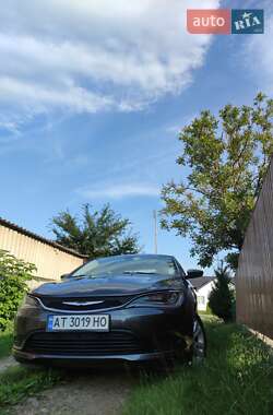 Седан Chrysler 200 2015 в Івано-Франківську