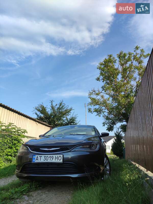 Седан Chrysler 200 2015 в Ивано-Франковске