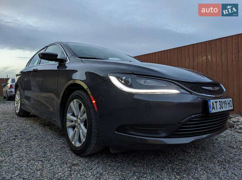 Седан Chrysler 200 2015 в Ивано-Франковске