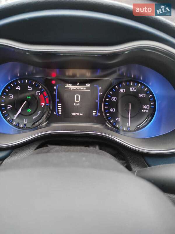 Седан Chrysler 200 2015 в Львове