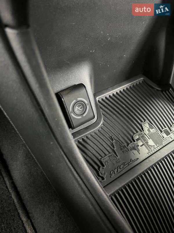 Седан Chrysler 200 2015 в Тетиеве