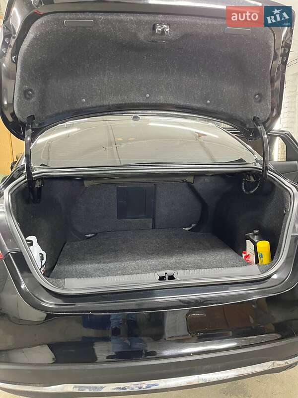 Седан Chrysler 200 2015 в Тетиеве