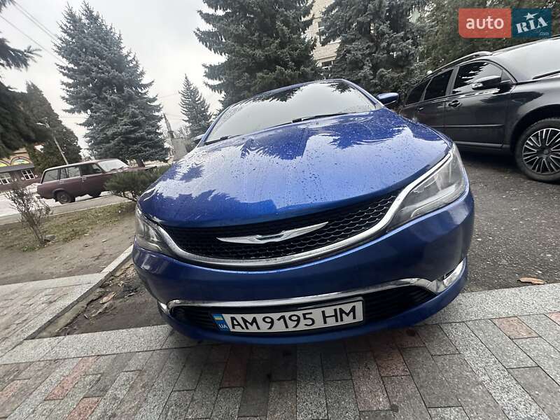Седан Chrysler 200 2016 в Коростышеве