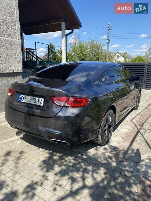Седан Chrysler 200 2015 в Львові