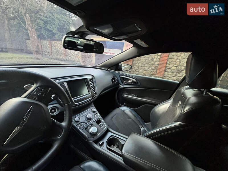 Седан Chrysler 200 2015 в Львові