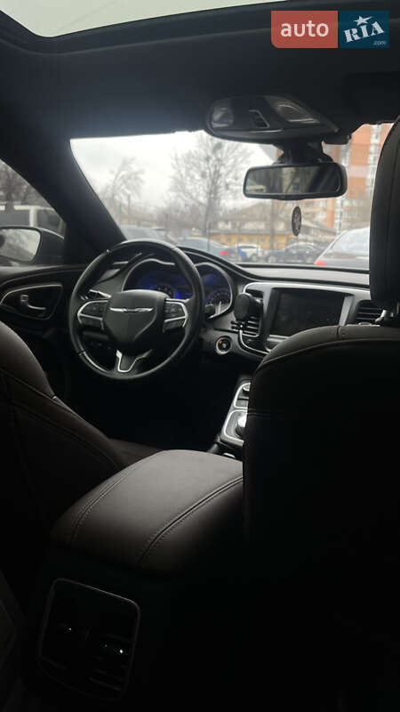 Седан Chrysler 200 2015 в Киеве