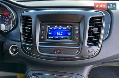 Седан Chrysler 200 2015 в 