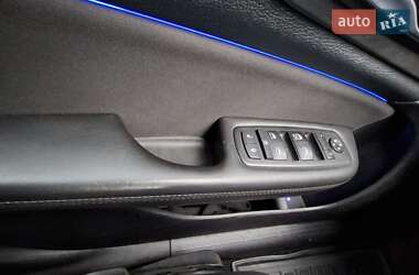 Седан Chrysler 200 2015 в 