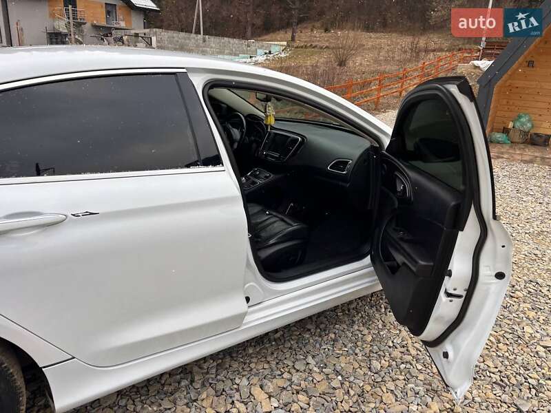 Седан Chrysler 200 2014 в Александрие