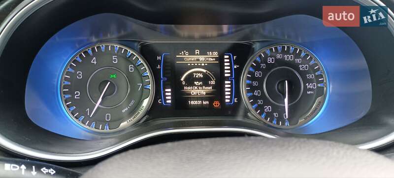 Седан Chrysler 200 2015 в Ужгороді